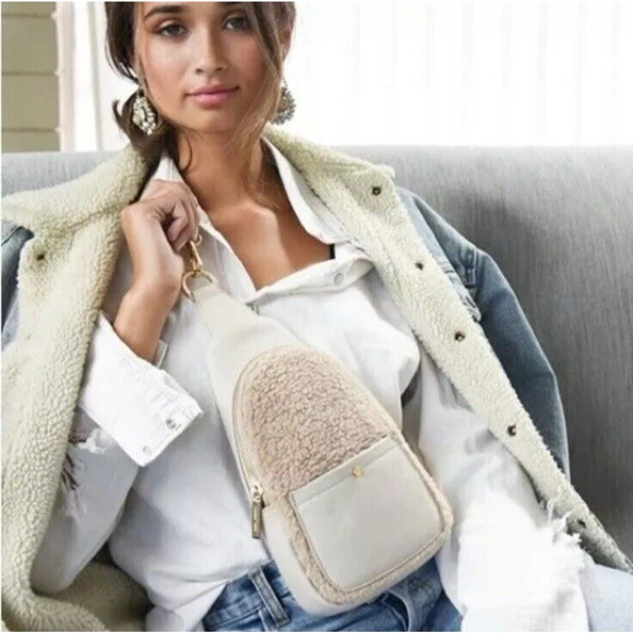 Anthropologie Mali +‎ Lili Gwen Faux Fur Woven Sling/Crossbody Bag Tan/Beige NWT - Picture 2 of 16